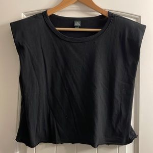 Padded shoulder black crop top